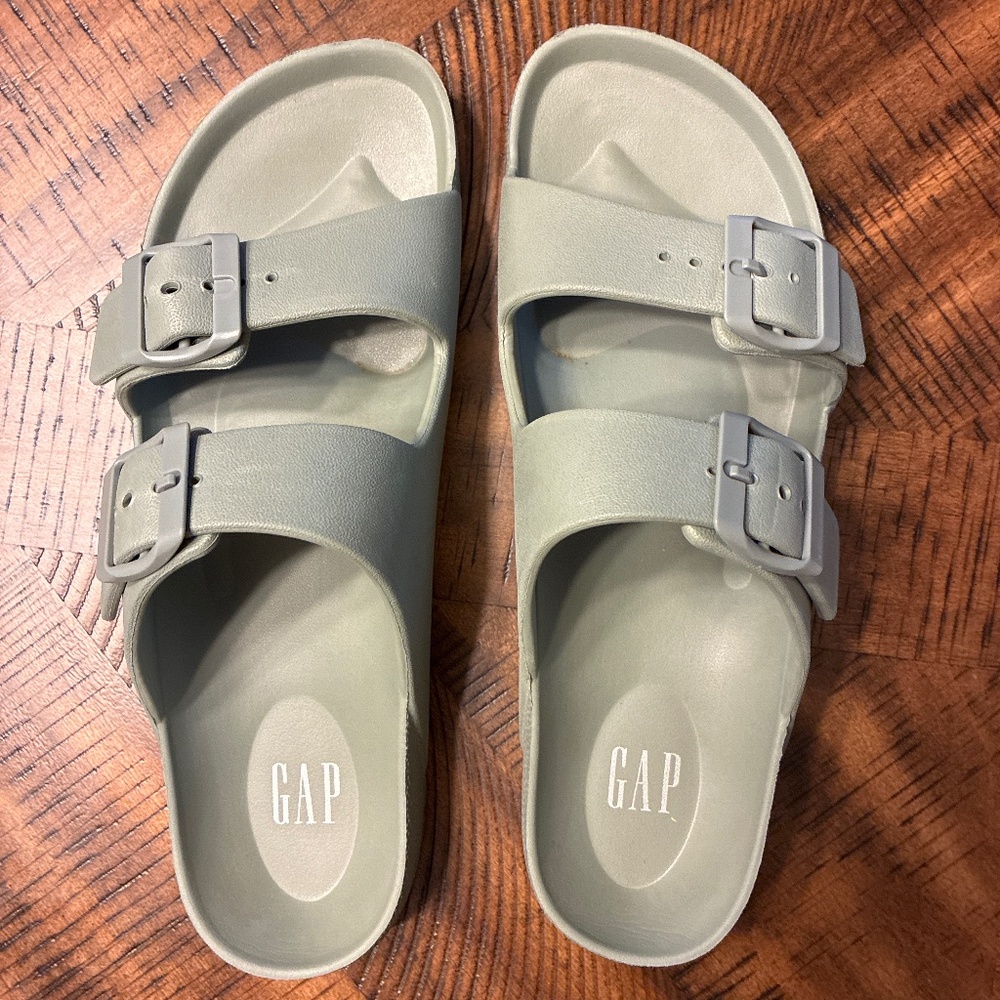 Ladies Gap sandals